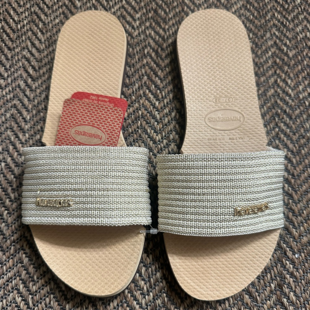 Havaianas Women's Cream Slide Sandals with gold detail BNWT 37-38 (7-8)
